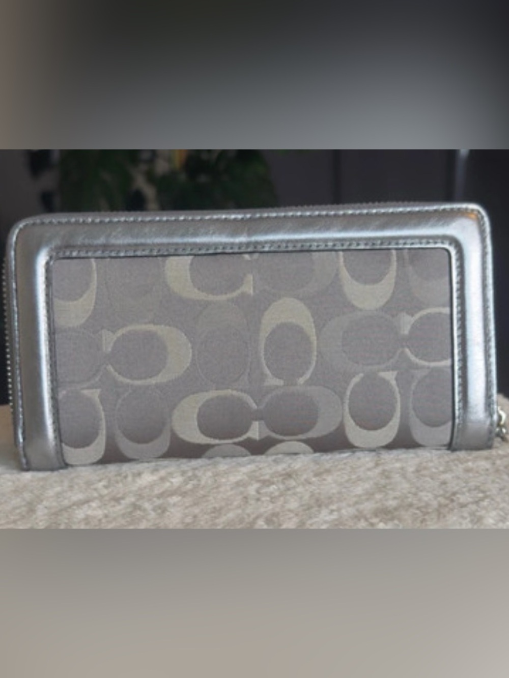 COACH 👛 EUC Penelope Full Zip Wallet Gray Signature Canvas and Metallic Silver - Picture 2 of 6